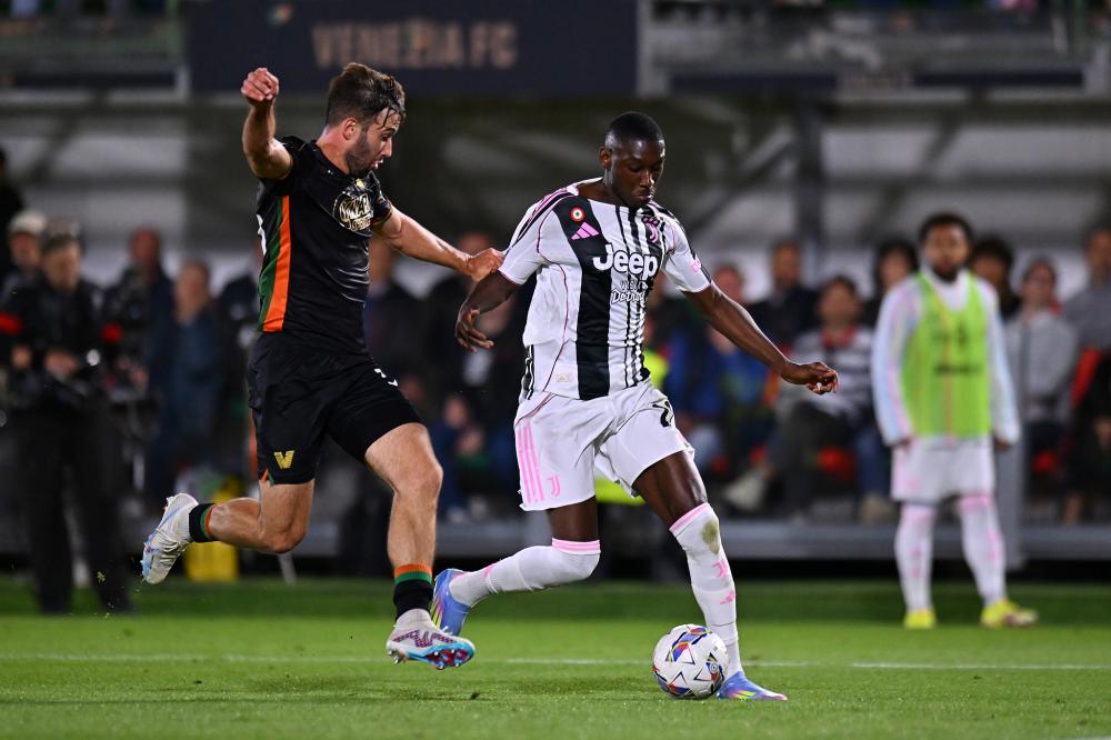 荷媒：范黑克不想与布莱顿续约，热刺和纽卡在关注他的情况